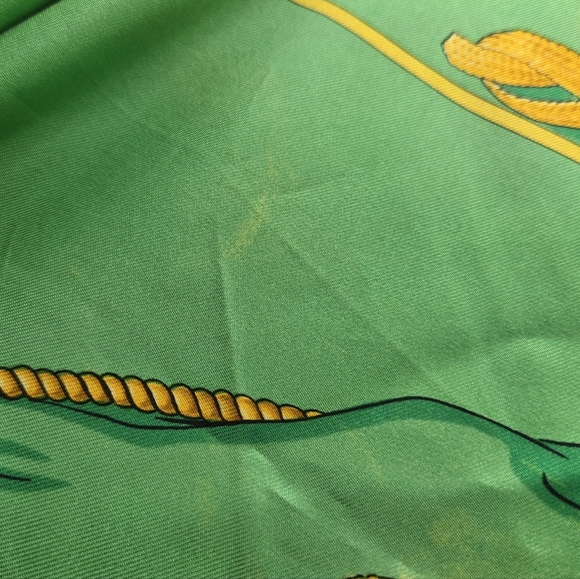 💚💛🖤Hermes Green, Gold and Black Silk Scarf/Handkerchief 💚💛🖤 - Picture 9 of 10